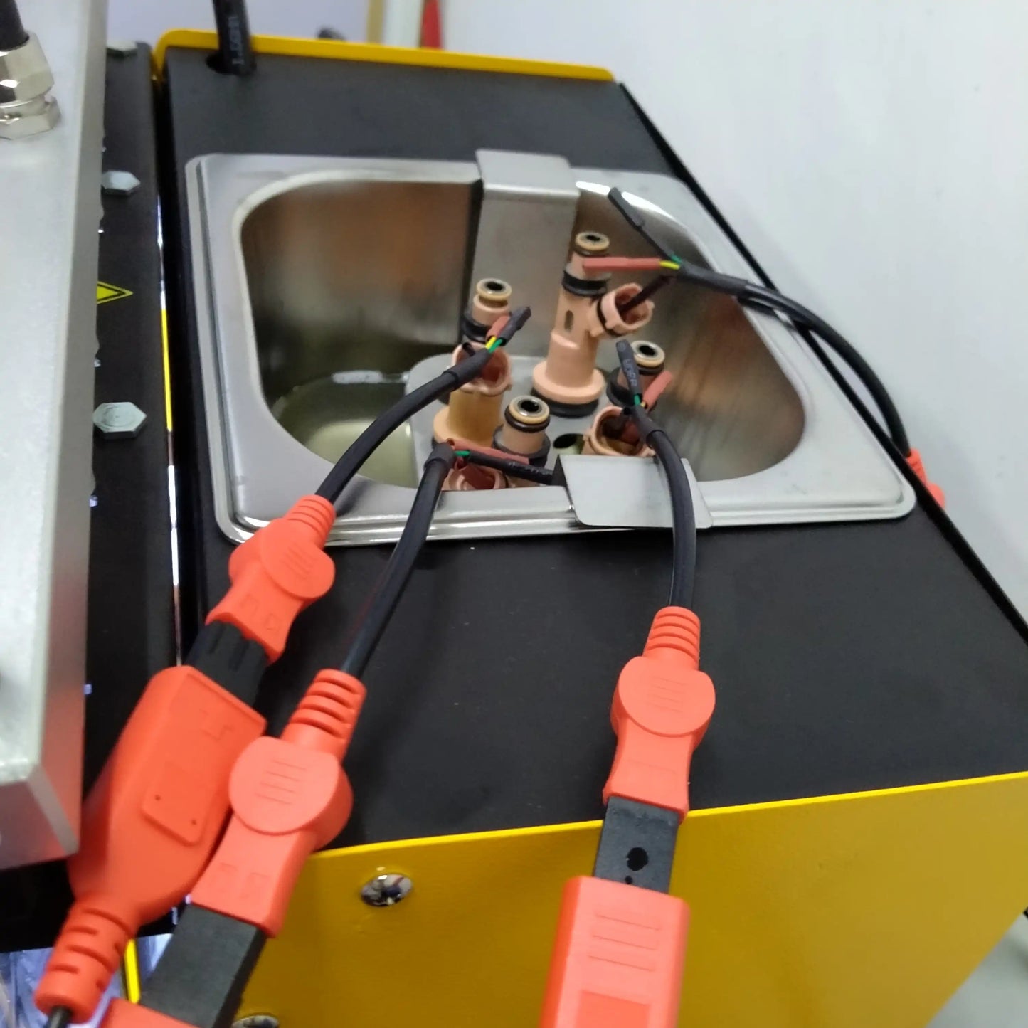 Petrol Injector Cleaning and Testing Service in Lahore